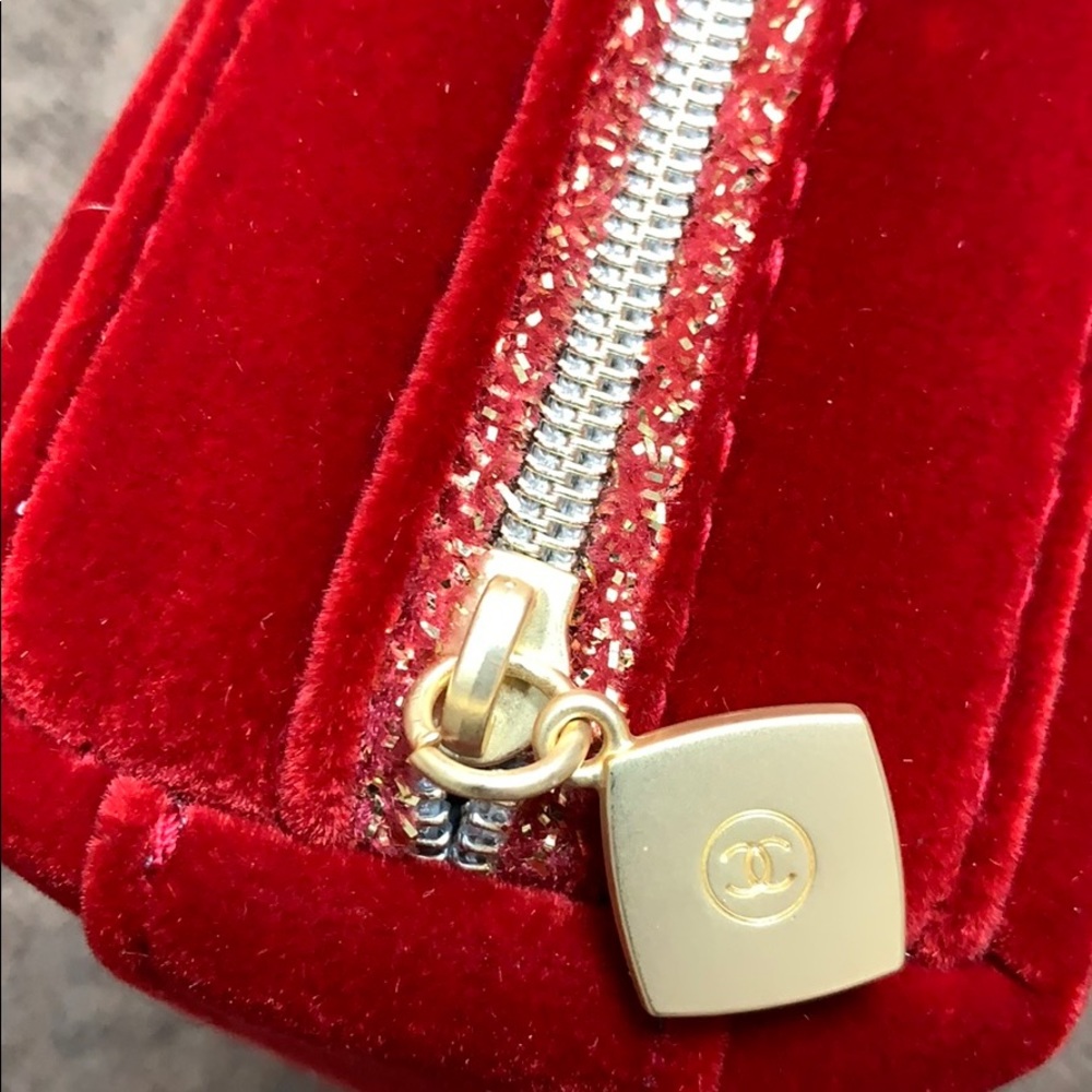 Brand New CHANEL Holiday Lip Gloss Set with Clutch - Picture 6 of 8
